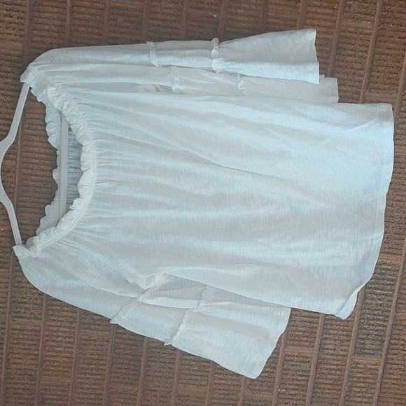 Never Worn White Cotton blouse with bell sleeves.  Sz Large - Picture 4 of 6